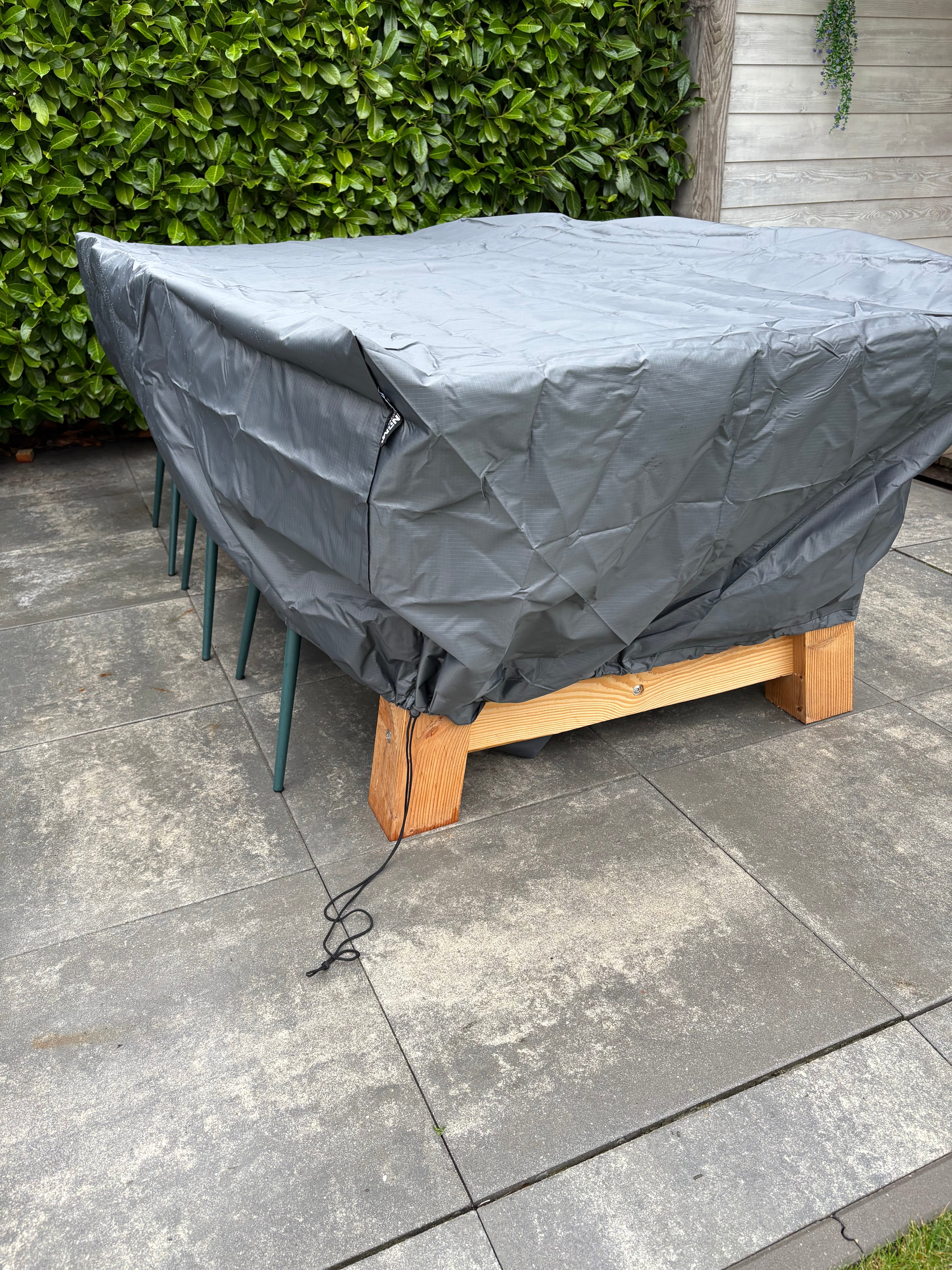 Je douglas tuintafel beschermen | voorkom onnodige slijtage!