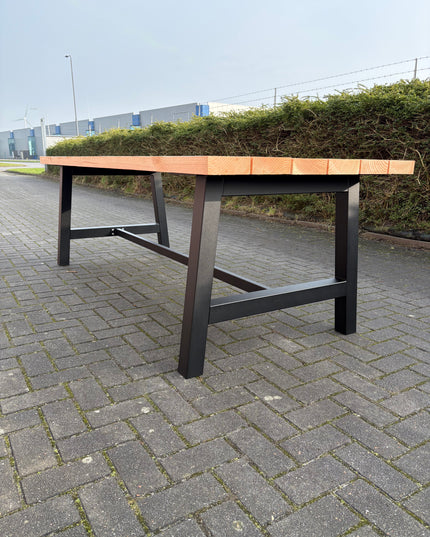Industriële tuintafel | Stalen A-poten met dwarsbalk| Douglas hout