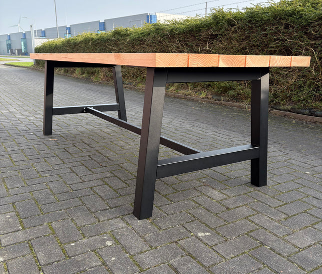 Industriële tuintafel | Stalen A-poten met dwarsbalk| Douglas hout