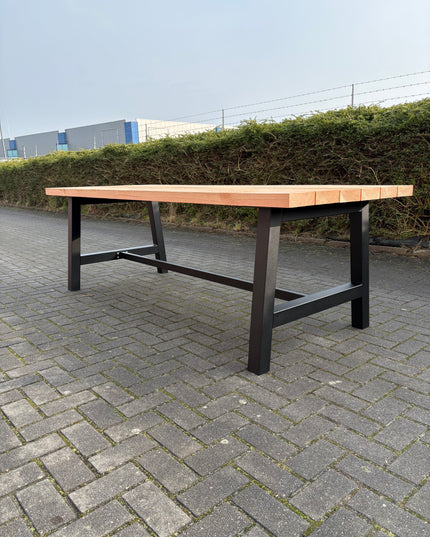 Industriële tuintafel | Stalen A-poten met dwarsbalk| Douglas hout