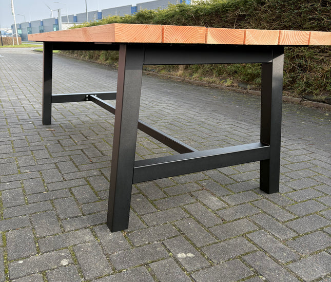 Industriële tuintafel | Stalen A-poten met dwarsbalk| Douglas hout