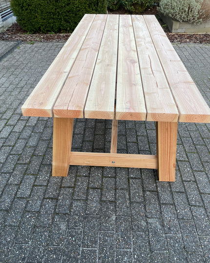 Robuuste douglas tuintafel met 12x12cm poten