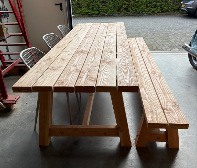Groote douglas tuintafel met bankje
3 meter lang