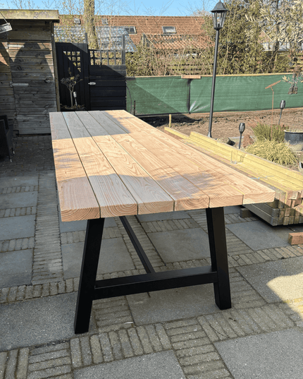 Industriële tuintafel | Stalen A-poten met dwarsbalk| Douglas hout