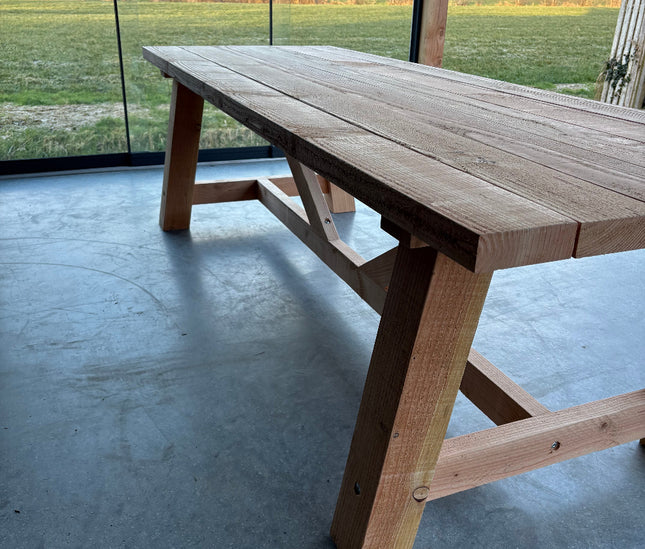 Douglas tuintafel - Robuust & Weerbestendig | 120x120mm poten