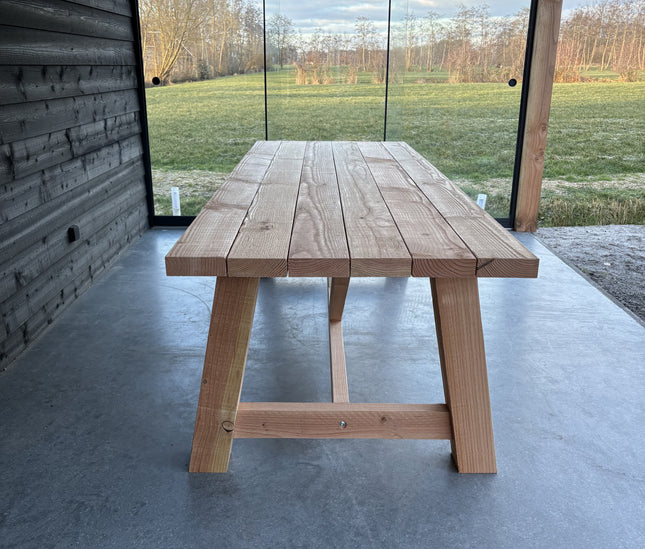 Douglas tuintafel - Robuust & Weerbestendig | 120x120mm poten