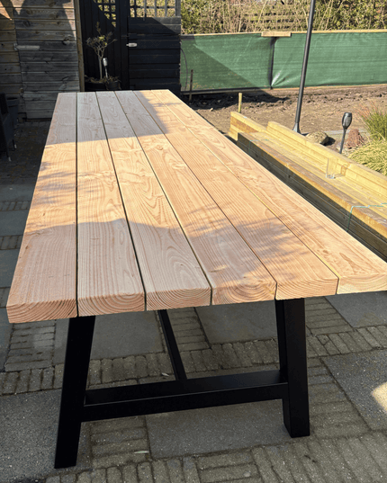 Industriële tuintafel | Stalen A-poten met dwarsbalk| Douglas hout