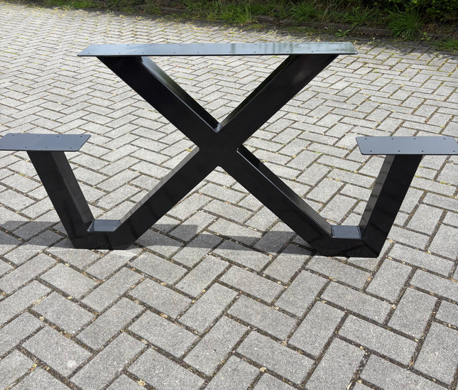 Robuuste Picknicktafel met stalen X-Poten | Douglas hout