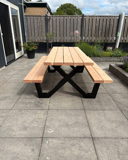 Robuuste Picknicktafel met stalen X-Poten | Douglas hout