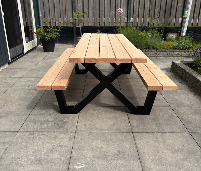Douglas picknicktafel met stalen X-Poten