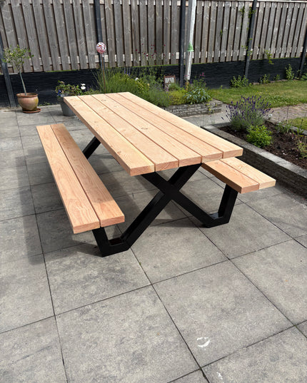 Robuuste Picknicktafel met stalen X-Poten | Douglas hout
