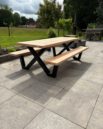 Robuuste Picknicktafel met stalen X-Poten | Douglas hout