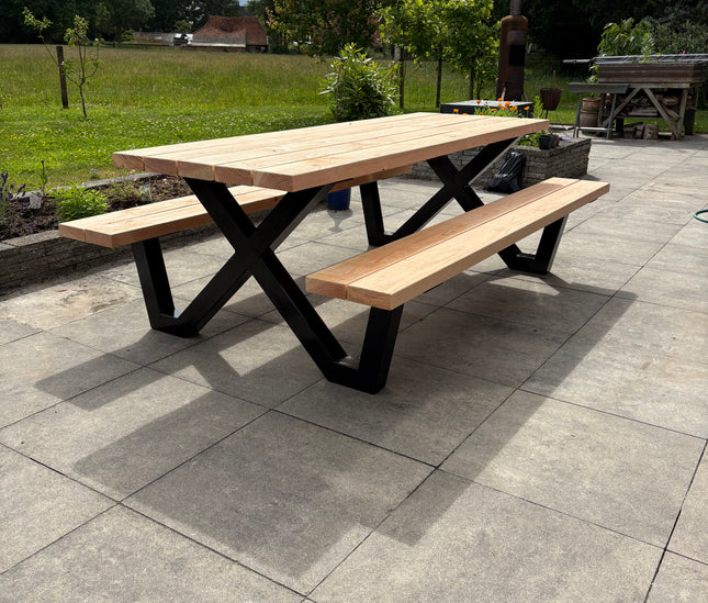 Douglas picknicktafel met stalen X-Poten