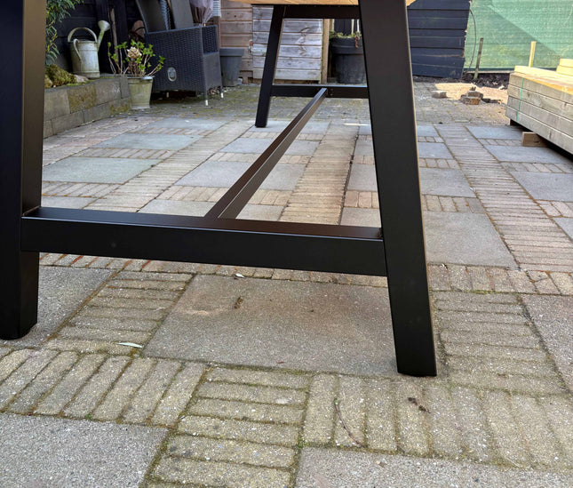 Industriële tuintafel | Stalen A-poten met dwarsbalk| Douglas hout