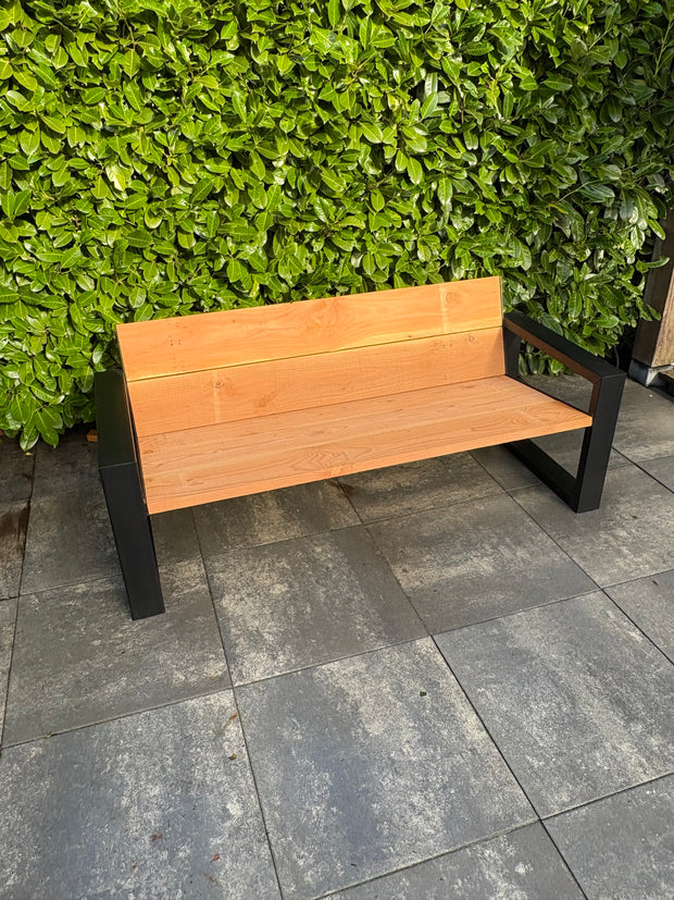 <h1><strong>Tuinbanken - stalen poten</strong><br/><br/></h1>