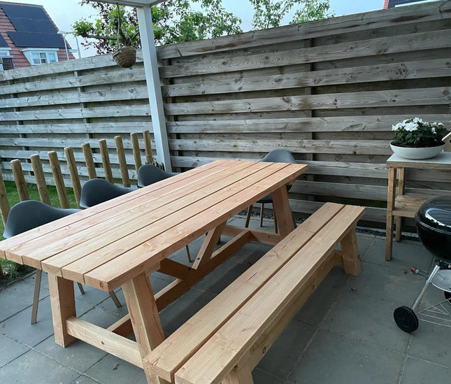 Douglas tuintafel en bankje