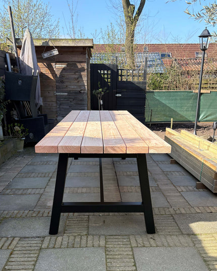 Industriële tuintafel | Stalen A-poten met dwarsbalk| Douglas hout