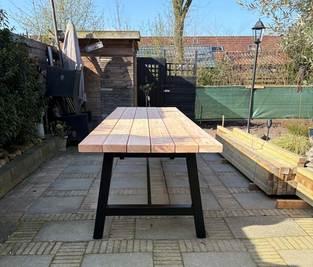 Industriële tuintafel | Stalen A-poten met dwarsbalk| Douglas hout