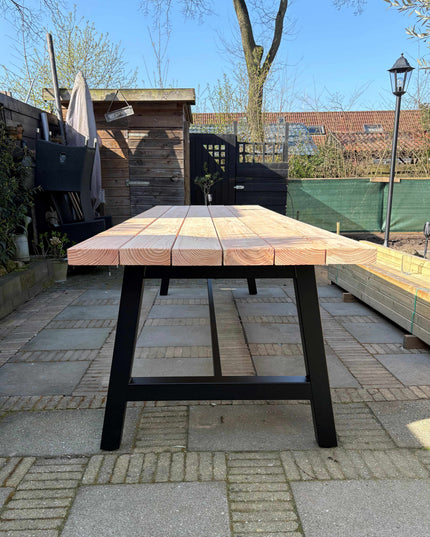 Industriële tuintafel | Stalen A-poten met dwarsbalk| Douglas hout